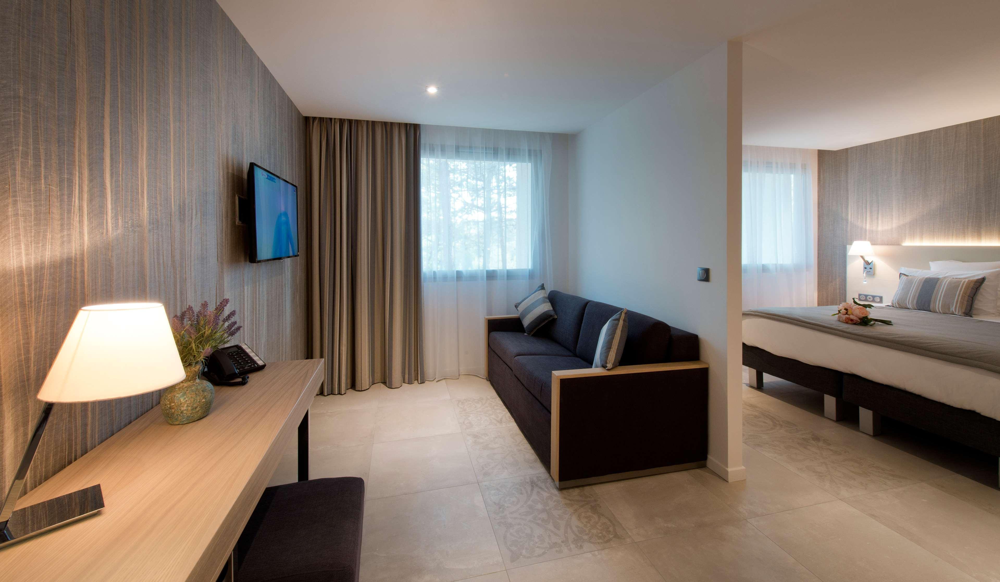 Golden Tulip Sophia Antipolis - Hotel & Spa Valbonne Zewnętrze zdjęcie